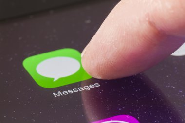 Görüntüyü bir ipad üzerinde çalışan mesajları App