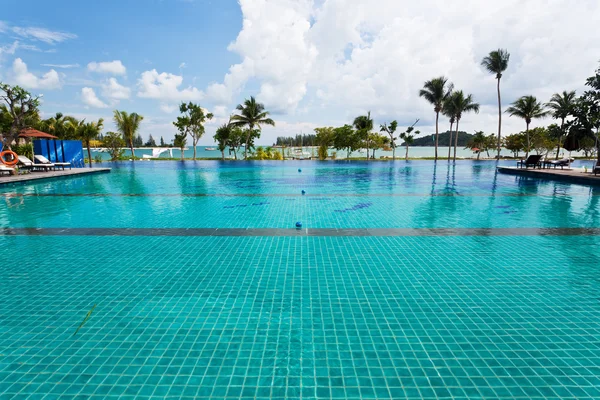 Resort swimming pool — Stock Photo, Image