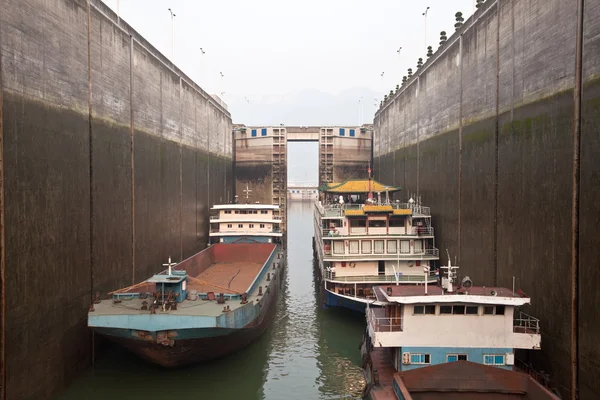 Ships in canal lock — Stock Photo, Image