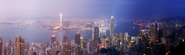 Günden itibaren Hong Kong'a gece