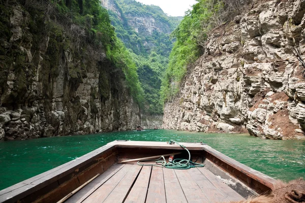 中国の小 3 峡を通してセーリング — ストック写真