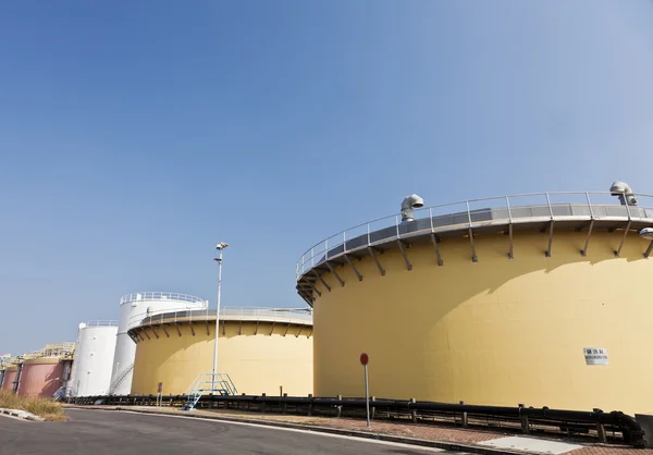 Tanque de sedimentação em uma estação de tratamento de esgoto — Fotografia de Stock