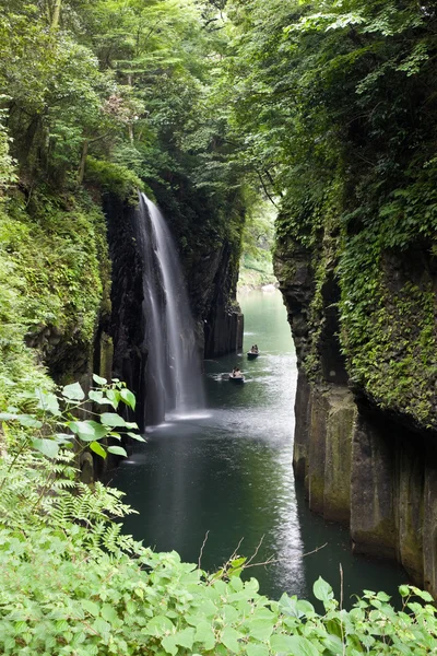 Wasserfall in einer Schlucht — Stockfoto