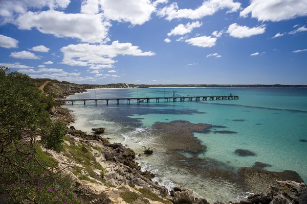 Bryggan i vackra bay — Stockfoto