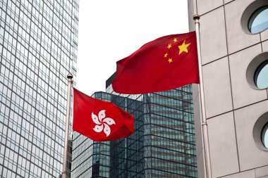Hong Kong ve Çin bayrakları