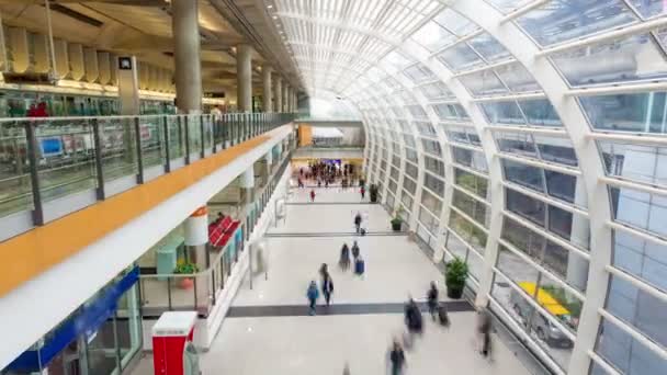 Hyperlapse vídeo de passageiros em um aeroporto — Vídeo de Stock