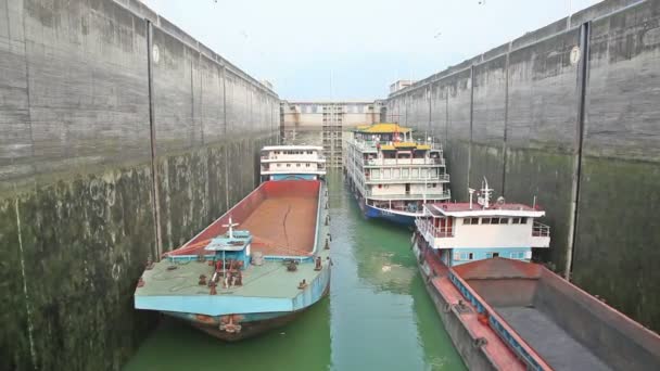 Três desfiladeiros Barragem da China — Vídeo de Stock