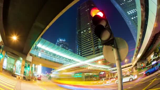 Dolly shot of traffic at night — Stock Video