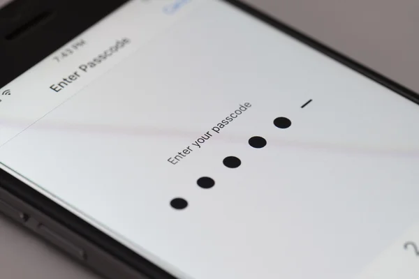 Enter passcode screen of an iPhone running iOS 9 — стокове фото