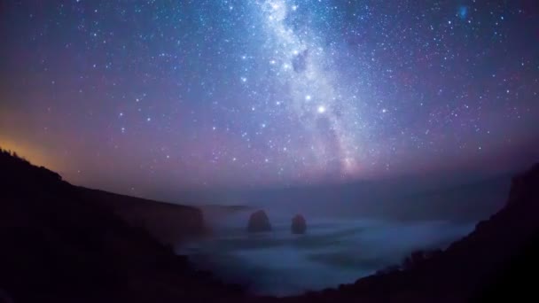 Timelapse vídeo do céu noturno com forma leitosa — Vídeo de Stock