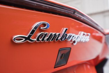 Bir Lamborghini logosu yakın çekim görünümü