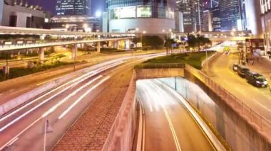 Geceleri Timelapse video trafik kaydırma dikey