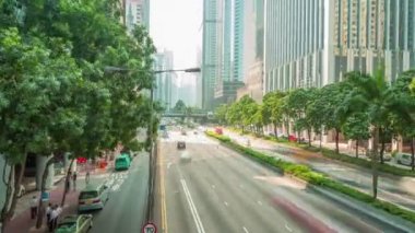 Yoğun trafik ve mali binalar bir şehirde Hyperlapse video