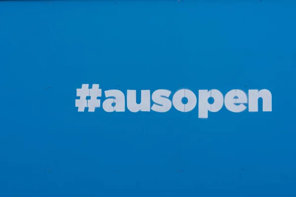 파란 벽에 Ausopen 호주 오픈 hashtag — 스톡 사진