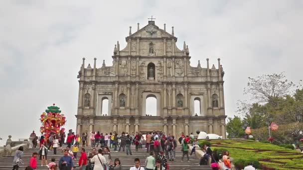 Timelapse video z turistů, kteří navštíví zříceniny of St. Paul je v Macau — Stock video