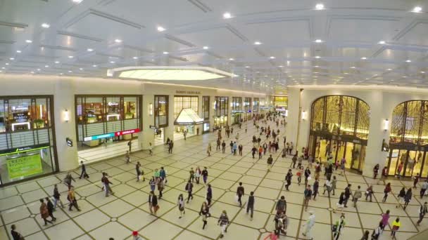 Slow motion video of people in an underground shopping mall in Osaka, Japan — Stock Video