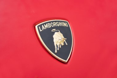 Bir Lamborghini logosu yakın çekim görünümü