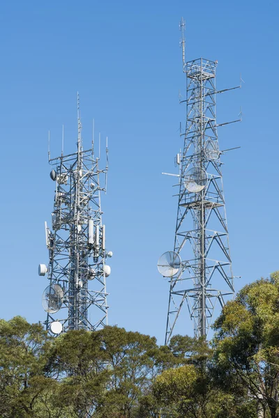 Antennenturm auf einem Hügel — Stockfoto