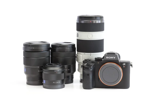 Sony Alpha mirrorless kamera och E-mount-objektiv — Stockfoto