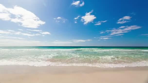 Timelapse vídeo de una playa — Vídeos de Stock