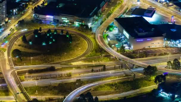 Timelapse video av trafiken på motorvägen på natten — Stockvideo