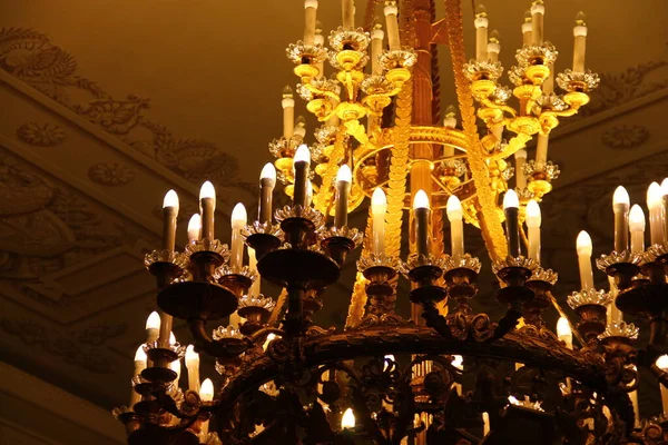 Peterhof 'ta Elizabeth tarzı muhteşem bir avize.
