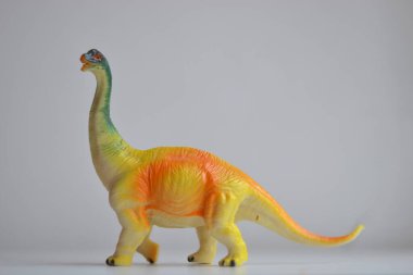 Beyaz arka planda oyuncak dinozorların nesne fotoğrafı