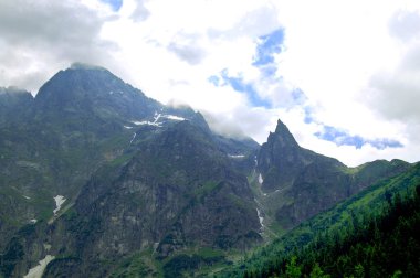 Güzel dağ yamaçları tatil günde yaktı