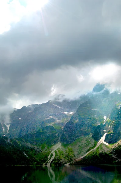 Güzel güneş tarafından aydınlatılmış yamaçlar — Stok fotoğraf