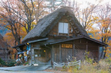 Shirakawa, Japonya - 13 Ağustos: Japon geleneksel kulübe veya Gassho-Zukuri üzerinde 13 Ağustos 2012 yılında Shirakawa.