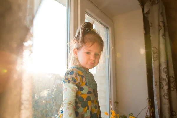 Baba lány ablak — Stock Fotó