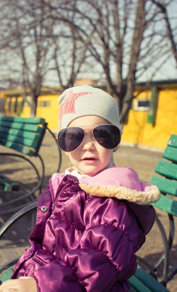 Bebé en gafas de sol —  Fotos de Stock