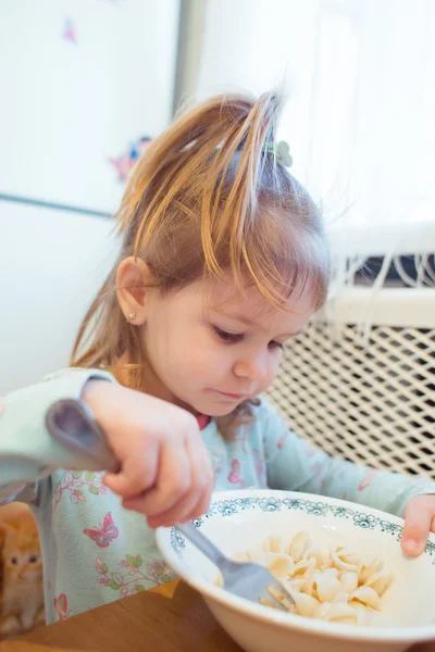 Baby essen — Stockfoto