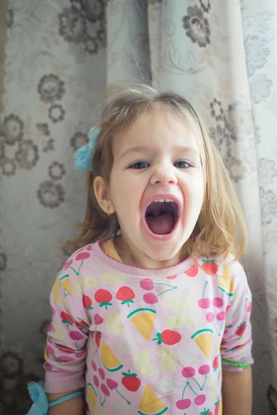 Baby meisje glimlach — Stockfoto