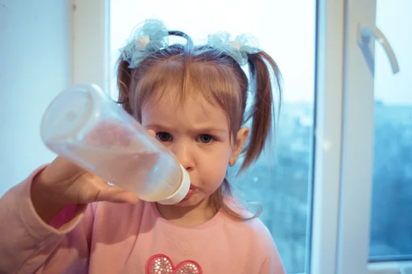 Babytrinken — Stockfoto