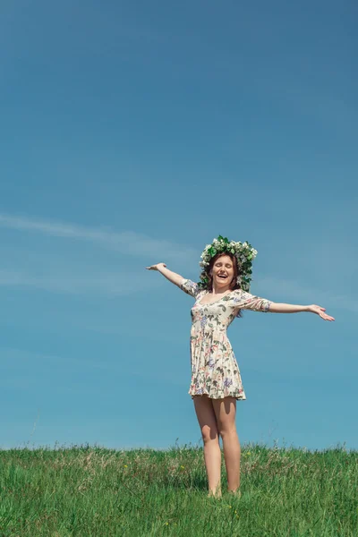 妇女在外地 — 图库照片