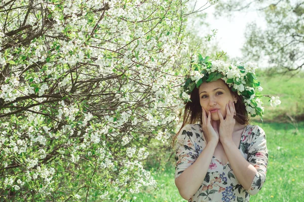 Woman in field — Stock Photo, Image