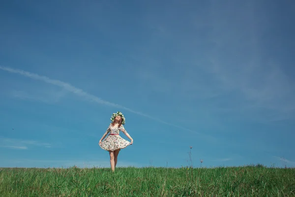 Woman in field — Stock Photo, Image