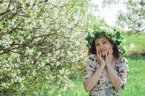 Woman in field — Stock Photo, Image