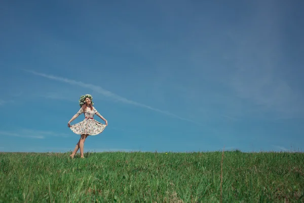 Woman in field — Stock Photo, Image