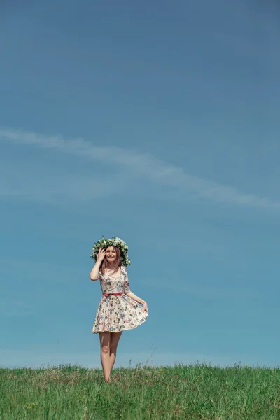 Mujer en el campo — Foto de Stock