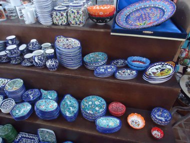 Güzel dekore edilmiş çömlek koleksiyonları