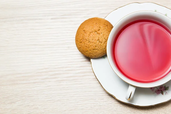 Cup of tea and cookies on wooden table — Stock Photo, Image