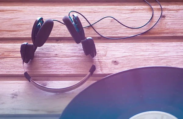 Kulaklık ve vinil kayıt müzik arka plan