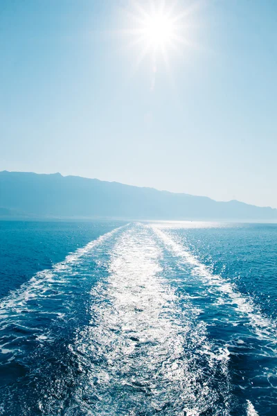 Bir yaz deniz tekne iz