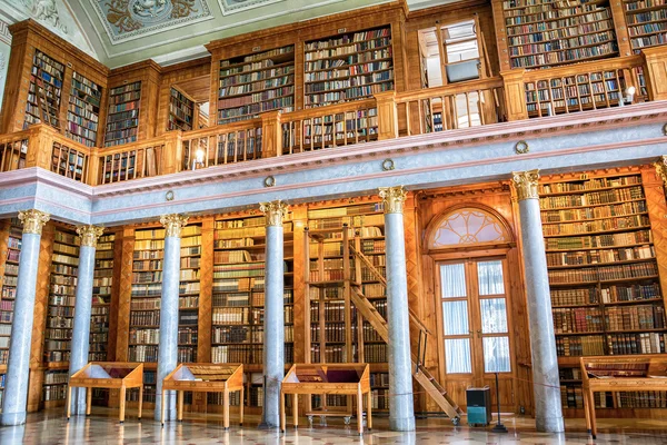 Biblioteca Pannonhalma interior na Hungria — Fotografia de Stock