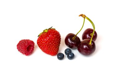 Çilek, kiraz, ahududu ve yaban mersini 