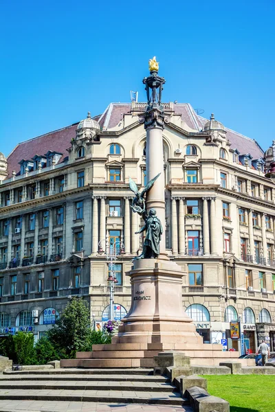Anıt şair Adam Mickiewicz için. Lviv Merkezi