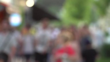 İnsanların sokakta hareket odak dışında olduğunu
