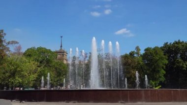 Kasaba meydanındaki çeşme